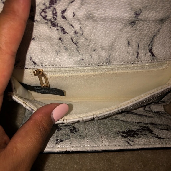 GUESS clutch wallet - Picture 4 of 4